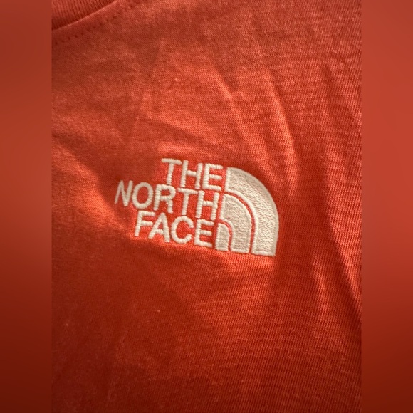 NWT The North Face Women's
Evolution Cutie T-Shirt in volcanic red Sz L - Picture 8 of 8